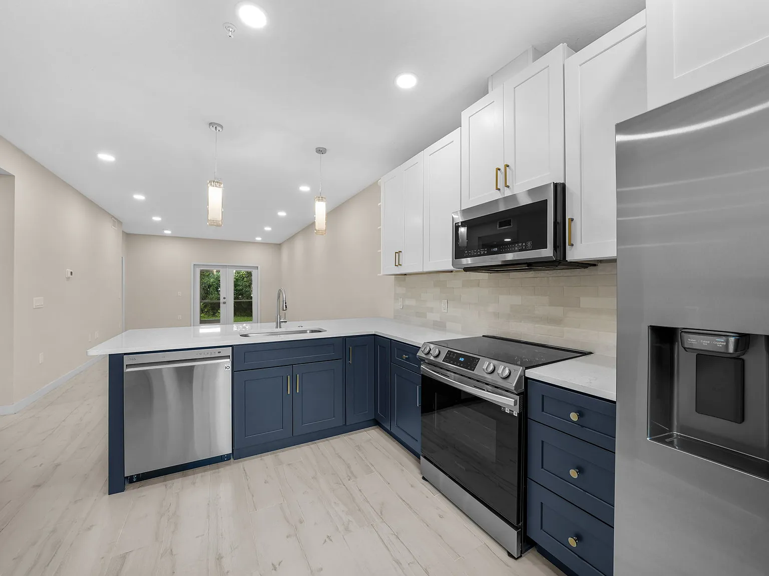 2 bed, 1100 sqft, $2,045 — Photo 2