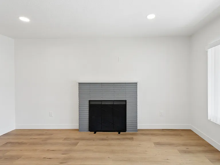 3821 15th Ave — Photo 12