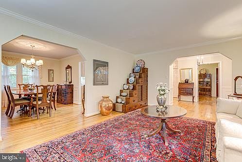 3rd image of 915 Holly Creek Dr