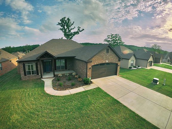 4th image of 9409 Oak Forest Ln