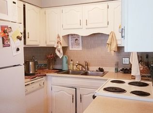 7 Orchard Hts, New Paltz, NY 12561