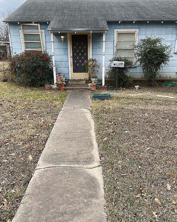 1st image of 208 Christine Dr