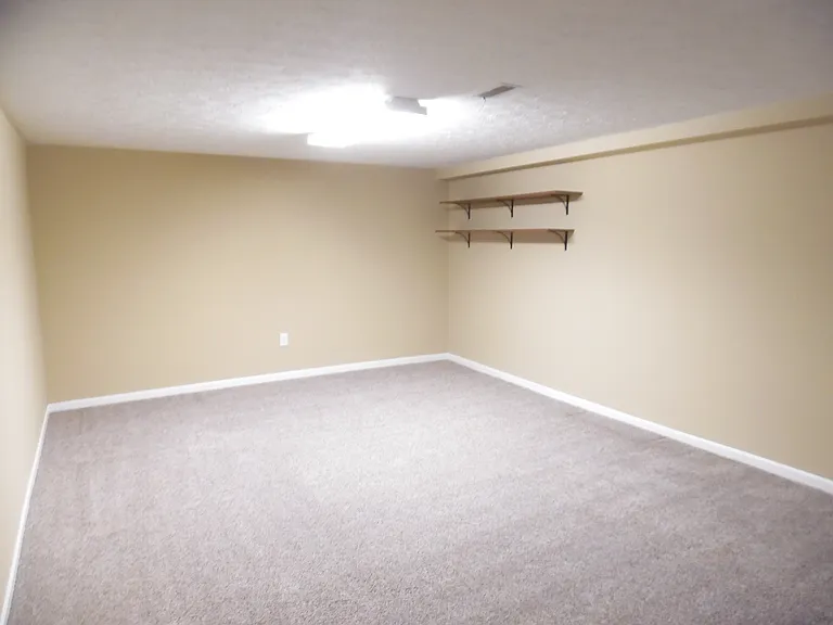 8760 Ashbrook Dr — Photo 13