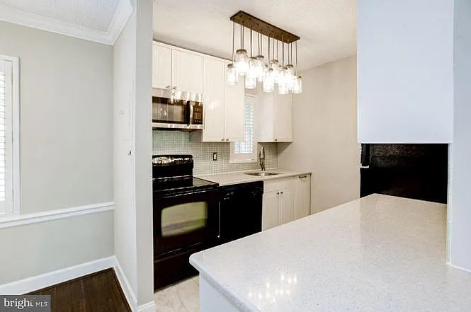 1606 W Abingdon Dr — Photo 3