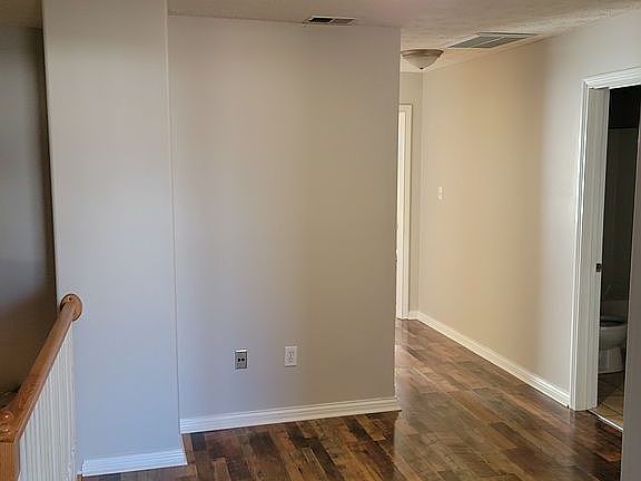 4th image of 305 Faulconer Dr