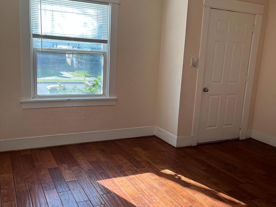 1st image of 343 E Noble St #343