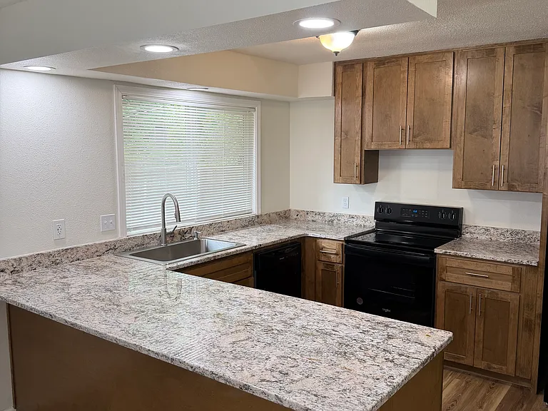 11407 SW 35th Ave — Photo 41
