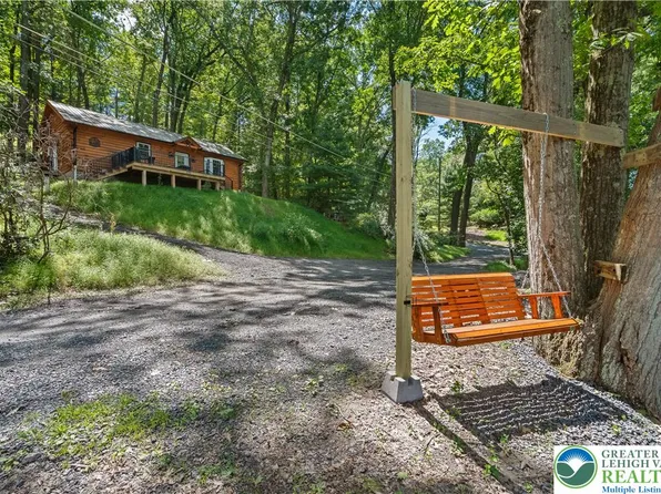 375 Rustic Ln, Saylorsburg, PA 18353