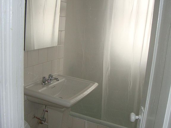 2nd image of 1706 W Albion Ave #Three_east
