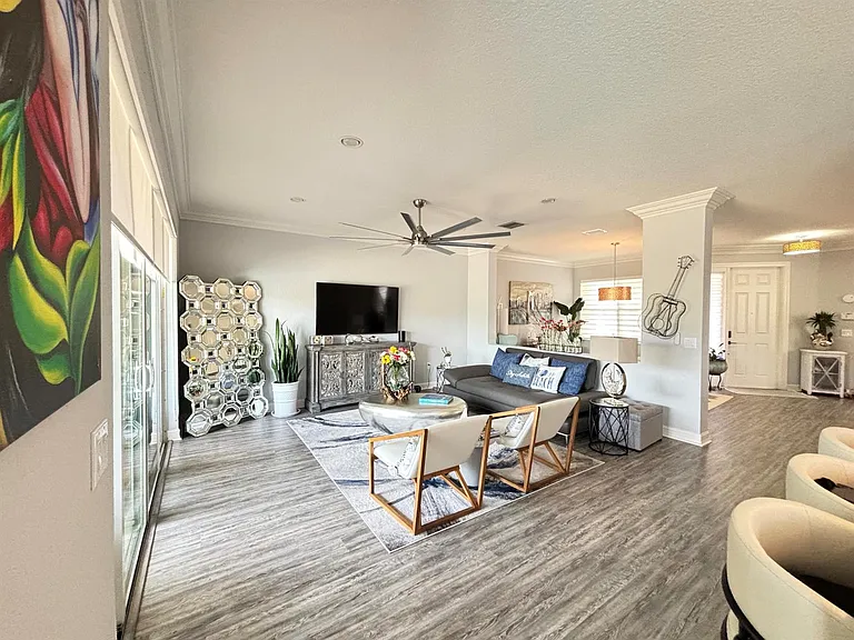 8219 Calabria Lakes Dr — Photo 34