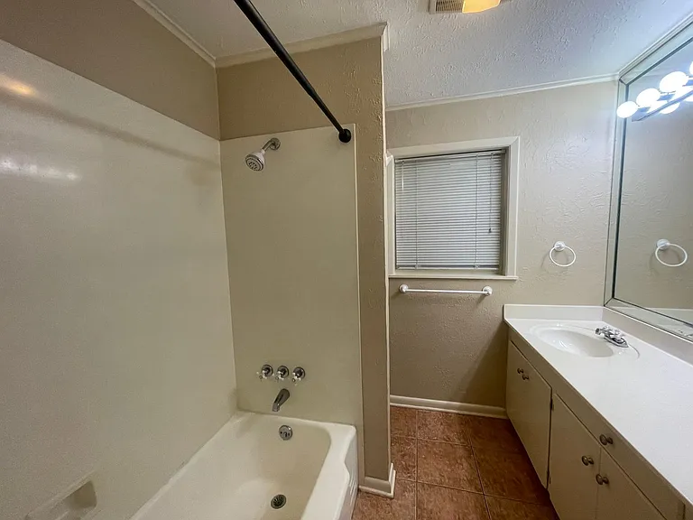 315 E Southfield Rd — Photo 12