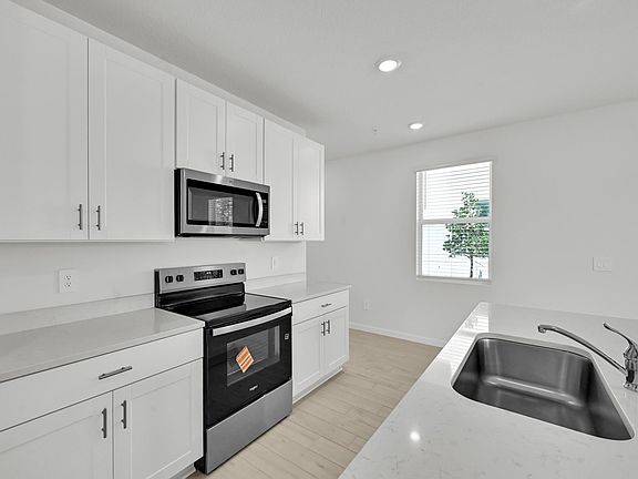 4th image of 636 Salisbury Circle