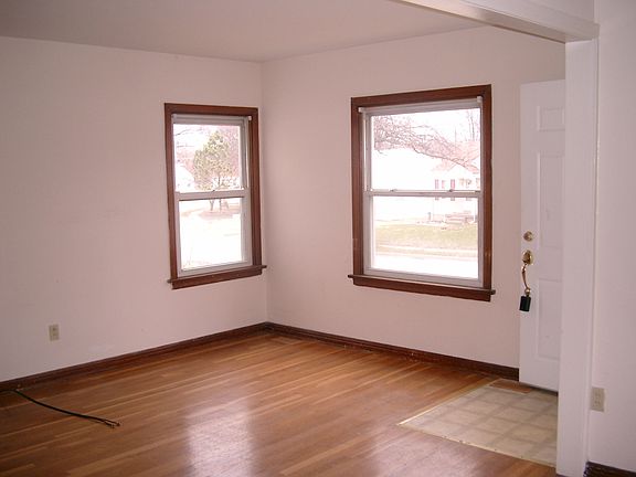 3rd image of 3561 Saint Genevieve Ln