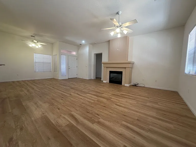 10717 Dover Creek Ave — Photo 5