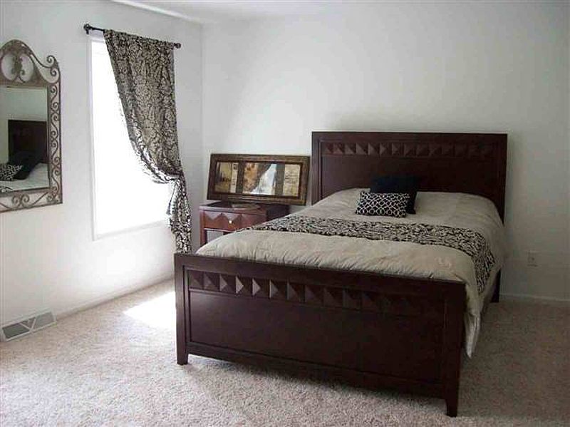 4th image of 34 CHARLTON Road