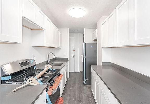 4th image of 4750 59th St APT 9C