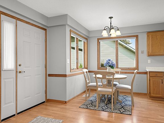 3rd image of 1082 Riverwood Ct