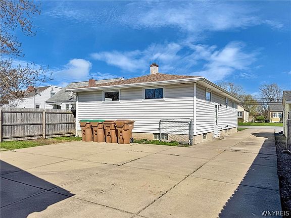4th image of 874 Beach Rd