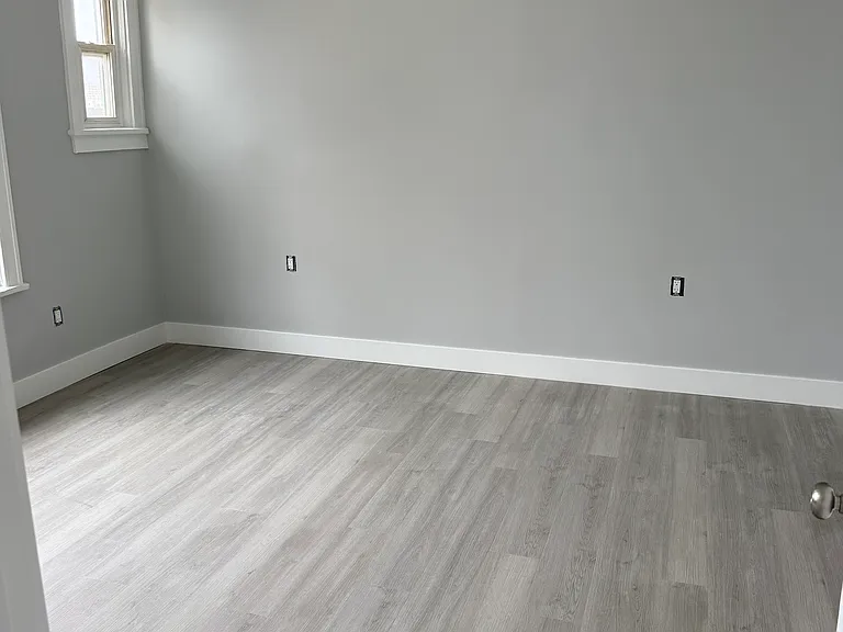 111 S California Ave — Photo 6