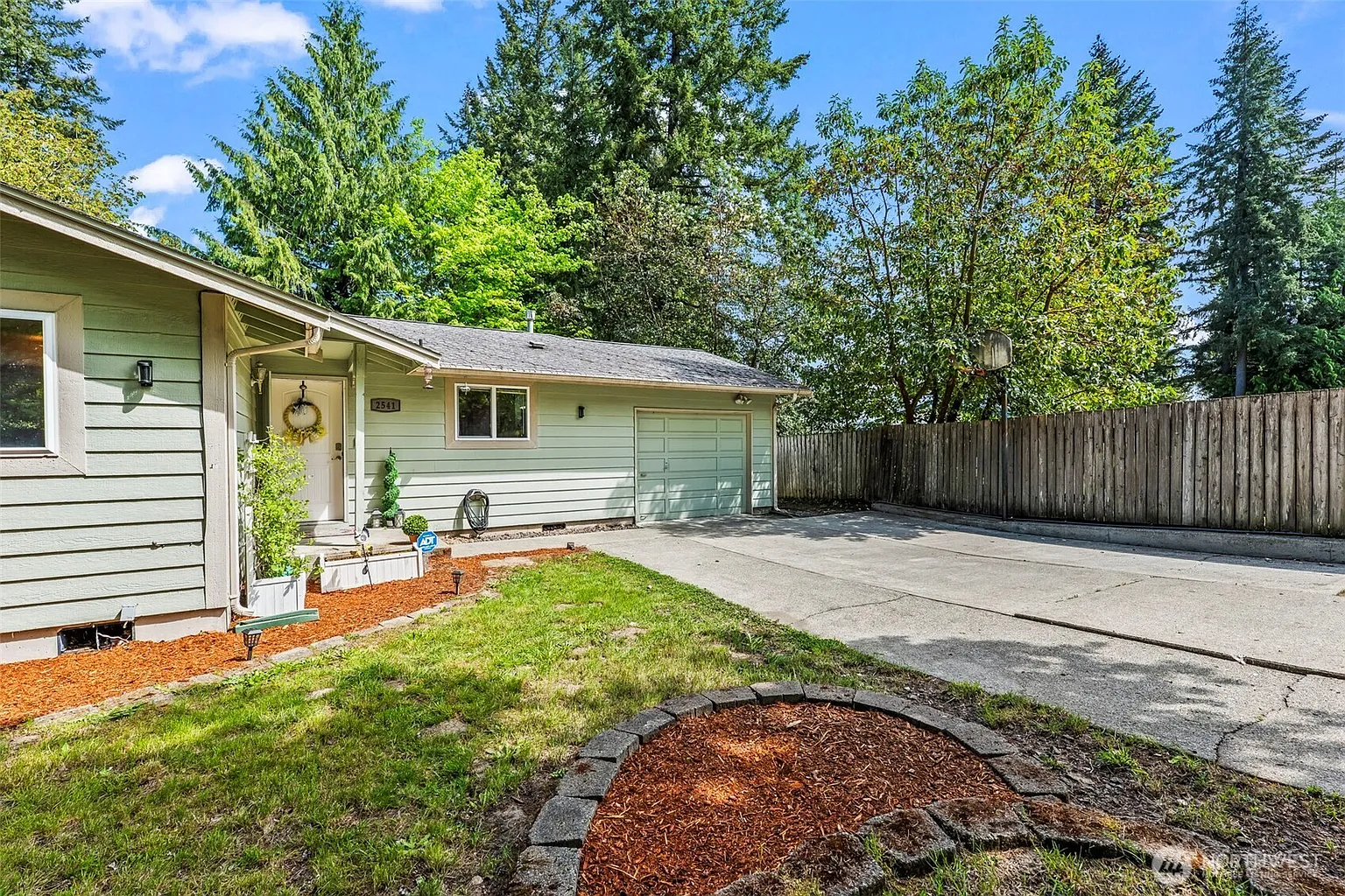 2541 Red Spruce Drive SE photo 1