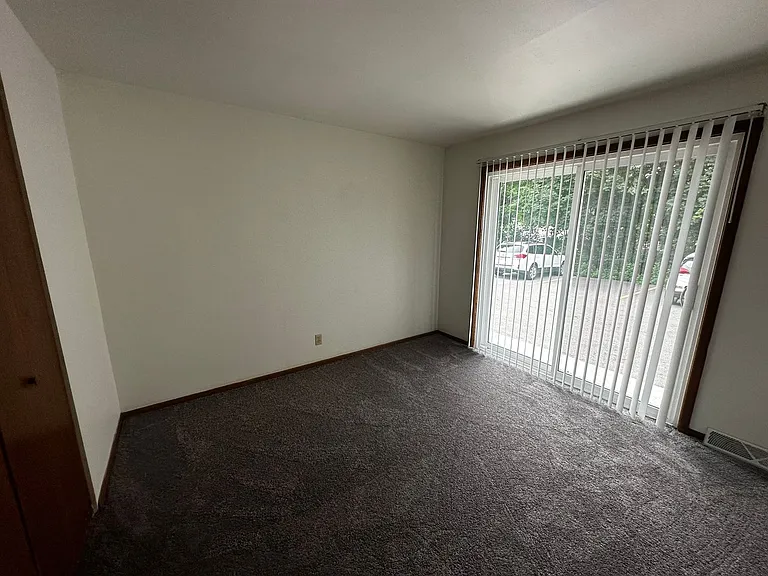 944 N Wright Rd — Photo 6