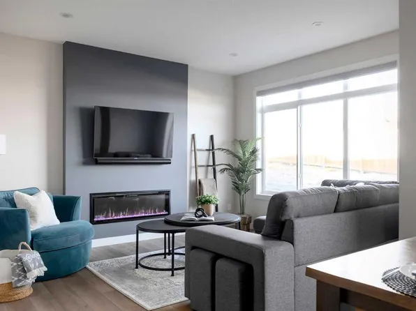 87 W Waterford Mews, Chestermere, AB T1X 3B7