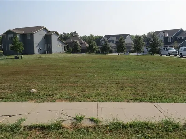 8601 N Lewis Ave, Kansas City, MO 64157
