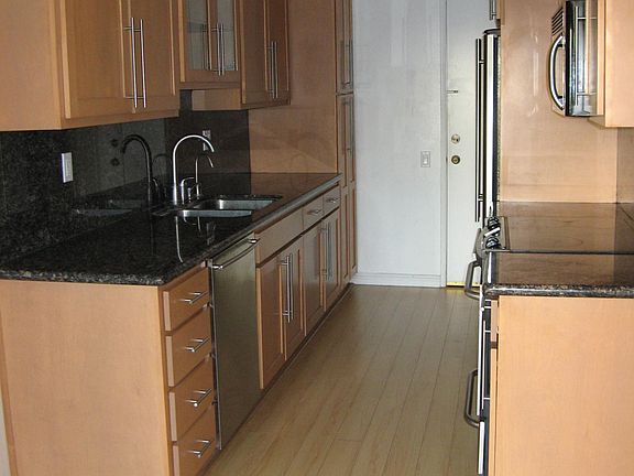 4th image of 612 S Barrington Ave APT 311