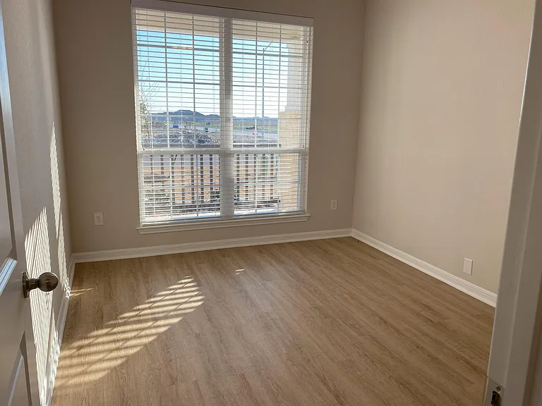 8714 Happy Valley Dr — Photo 3