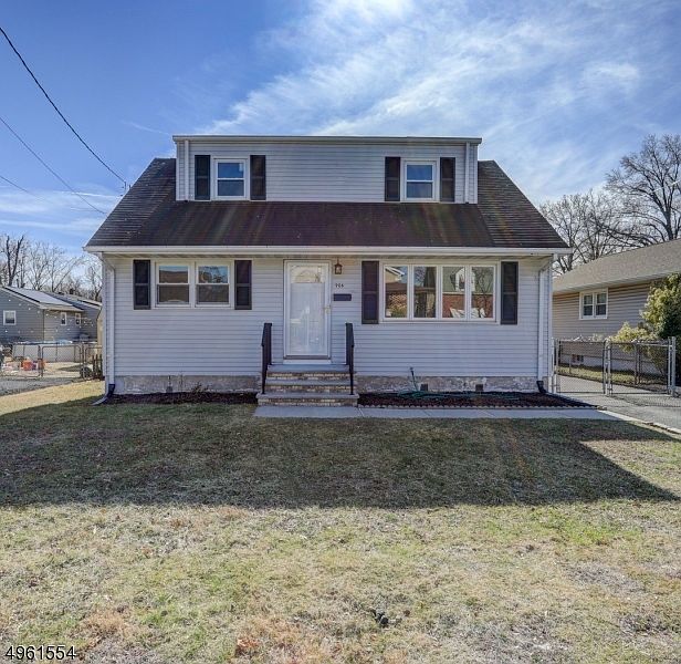 1st image of 906 Lincoln Ave