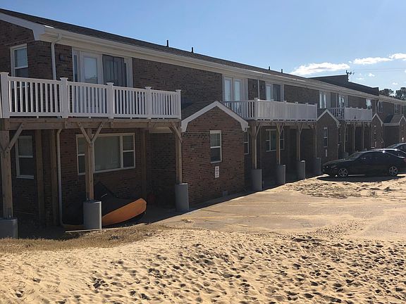 4th image of 946 W Ocean View Ave #8