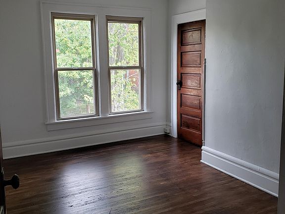 4th image of 377 E Oakland Ave