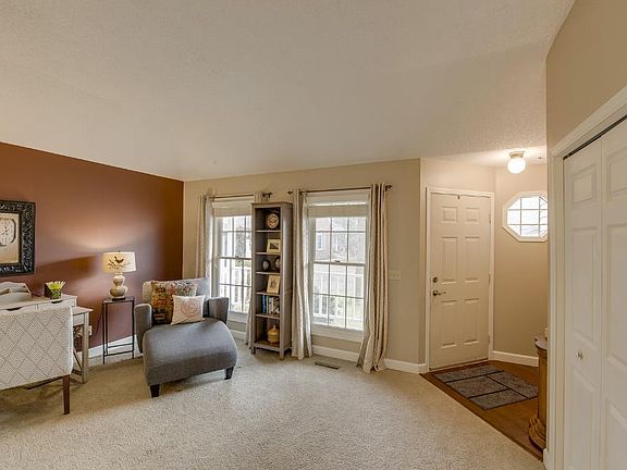 2nd image of 8934 Knollwood Dr