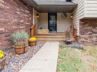 5865 S Foxboro Trl, Springfield, MO 65804