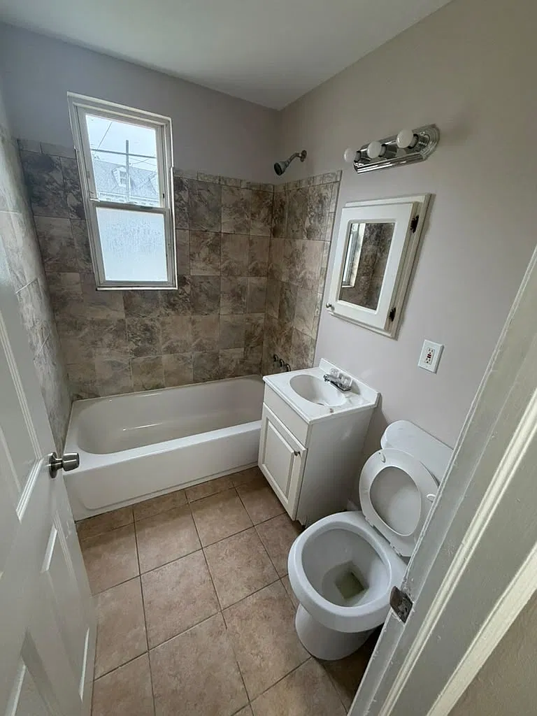 Ridley Town Manor — Photo 3