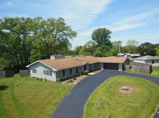 11S430 Carpenter St, Lemont, IL 60439