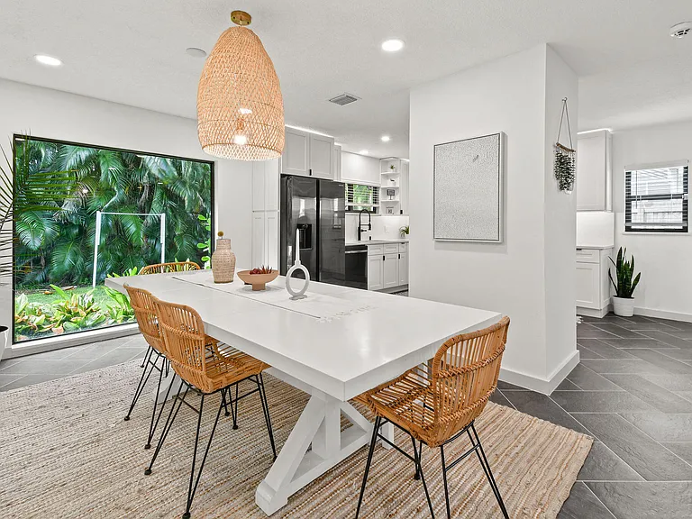 630 NE 15th Pl — Photo 14
