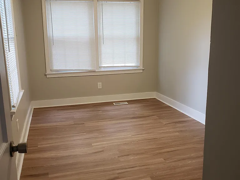 1004 Laurel St — Photo 6