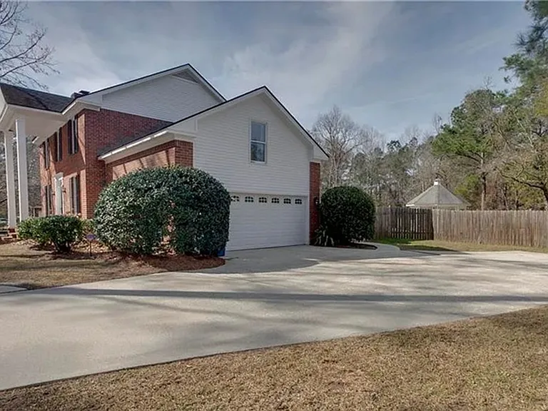 113 Cypress Dr — Photo 6