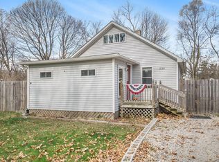 2126 Edgewood Dr, Kalamazoo, MI 49008