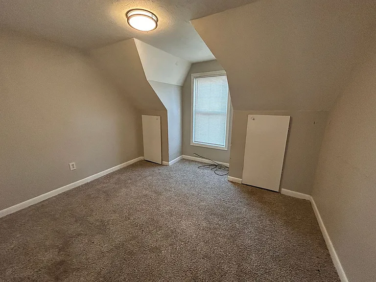 308 Bartlett St W — Photo 8