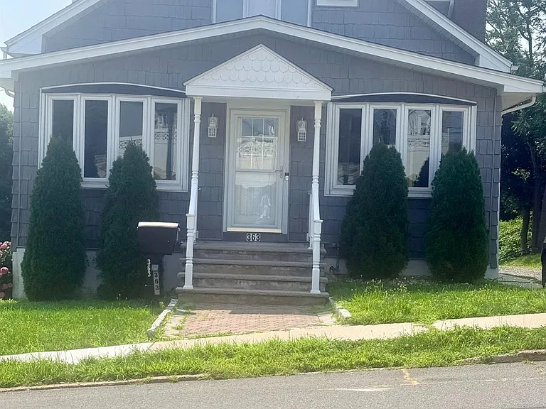 363 Portia St — Photo 1