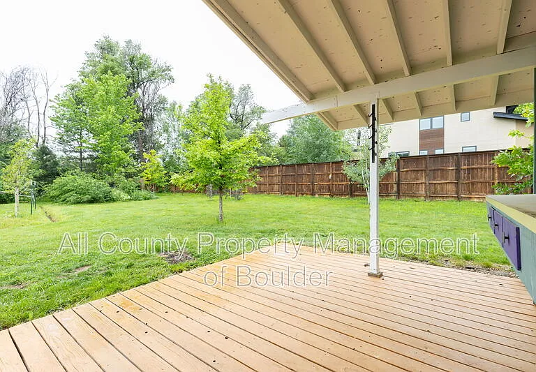 2220 Norwood Ave — Photo 4