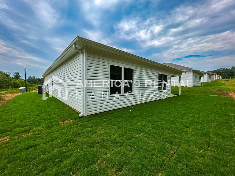 10303 Squires Way — Photo 47