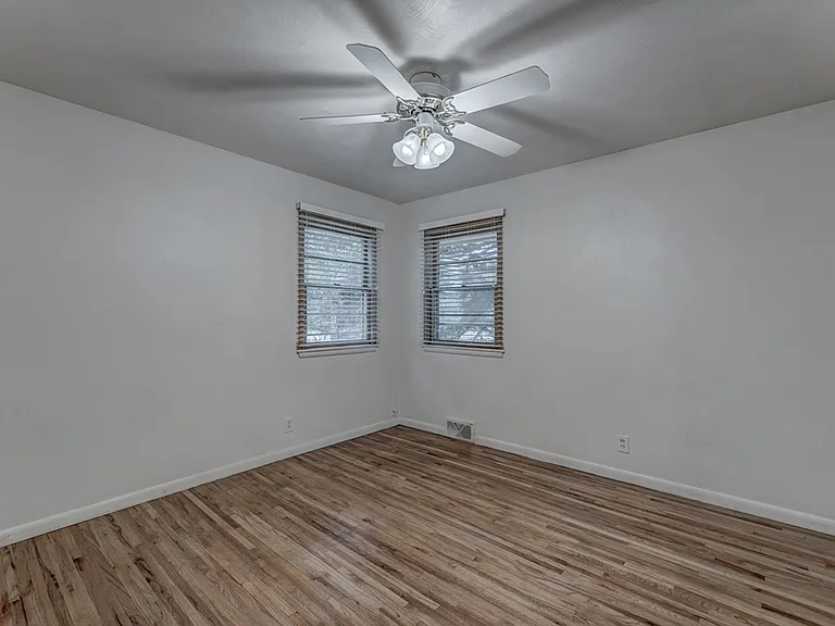 4633 Capitol St — Photo 19