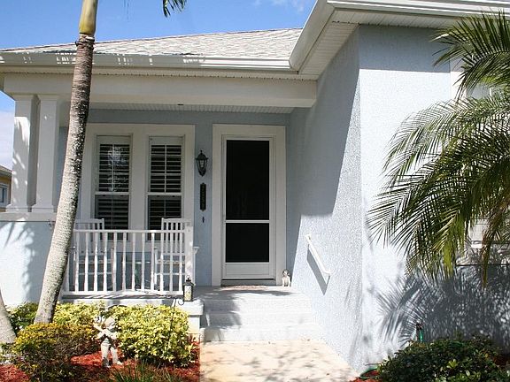 Home For Sale In Pointe West