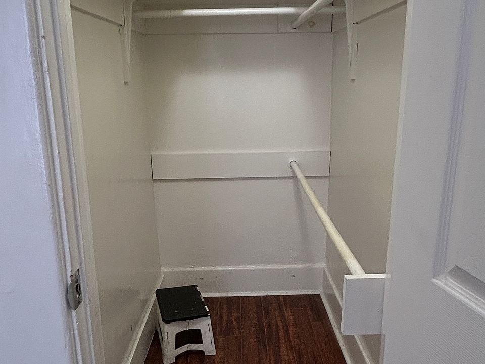 Walk-in closet