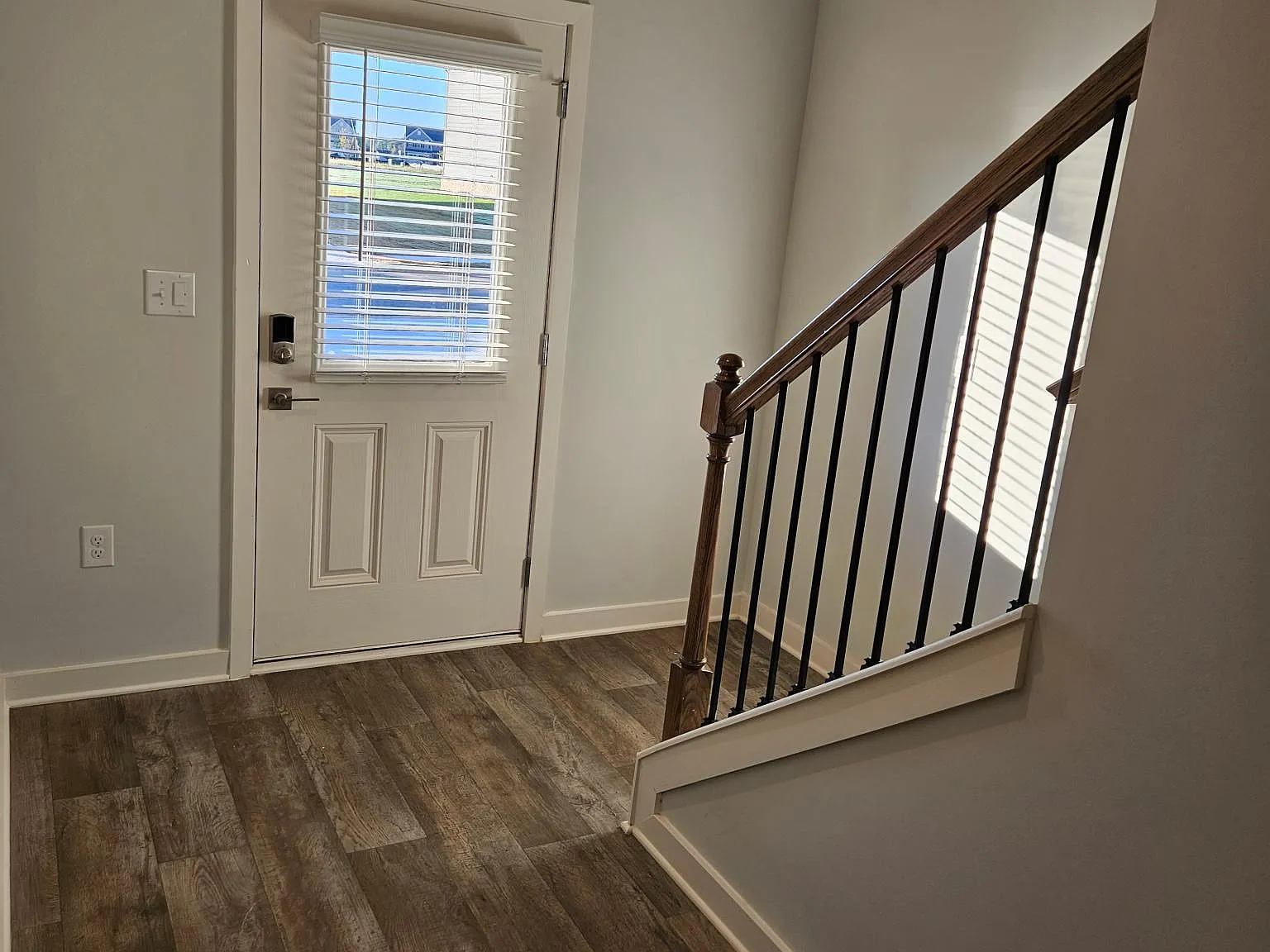 4 bed, 3.5 bath, 2700 sqft, $3,750 — Photo 3