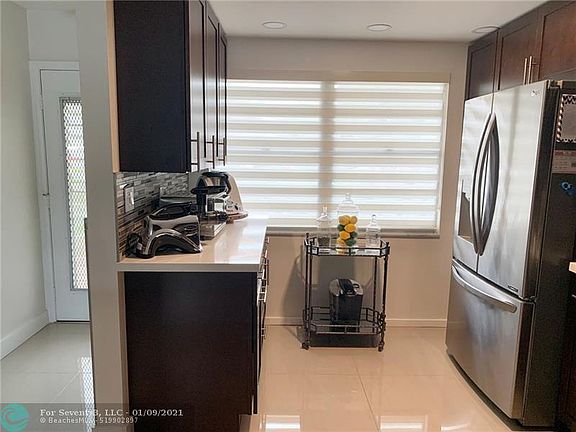 4th image of 4301 Martinique Cir APT G1