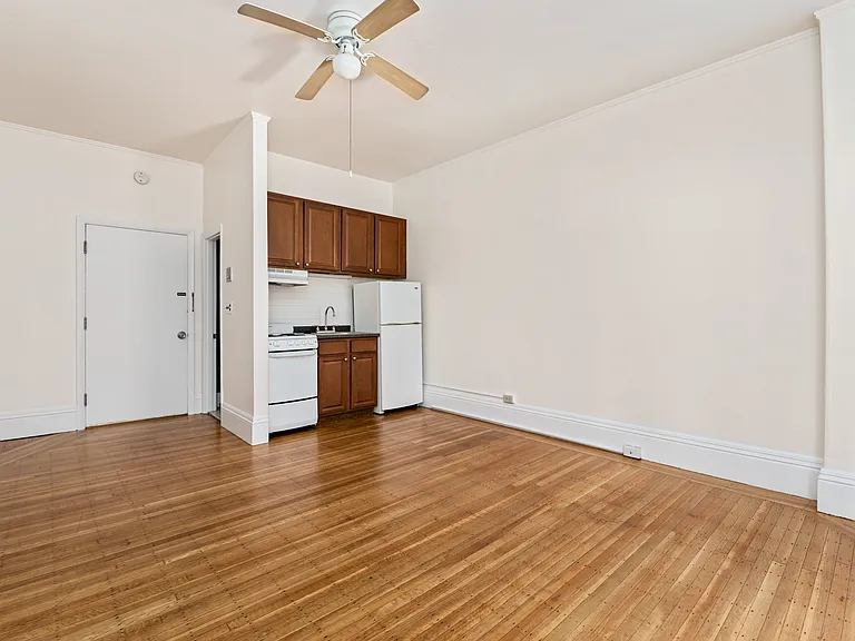 9 Buswell St #2R — Photo 5